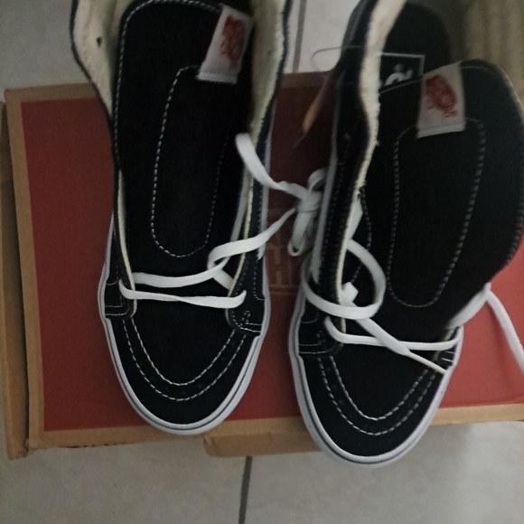 Shoes - Picture 4 of 4